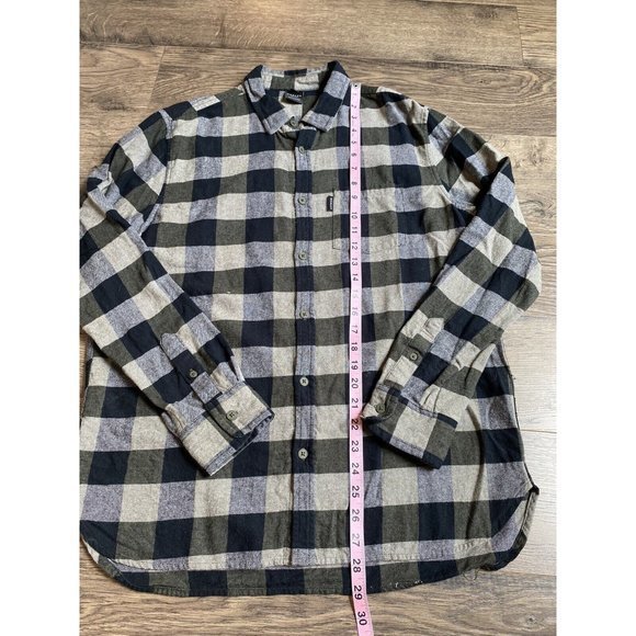 EUC Mens‎ Oakley custom￼ Fit Plaid Flannel Long Sleeve Button Up Size M - Picture 5 of 9